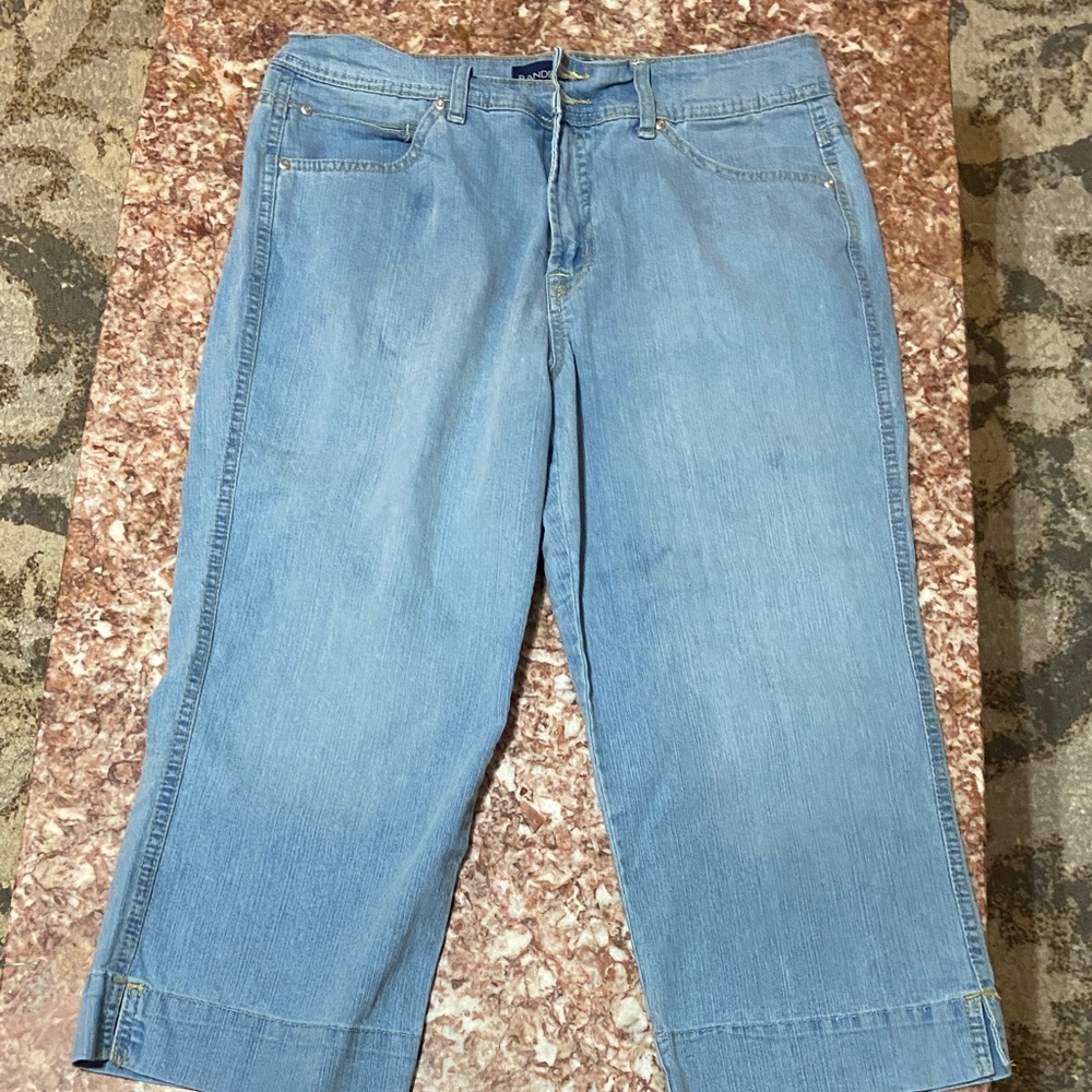 Bandolino Light Blue Cropped Jeans